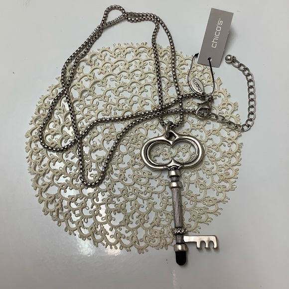 🌸NEW! Chico’s Key Necklace - Picture 5 of 5
